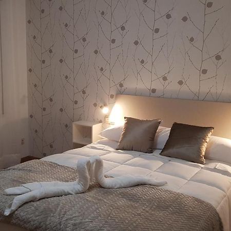 Apartamentos Shalom Ribadeo Bagian luar foto